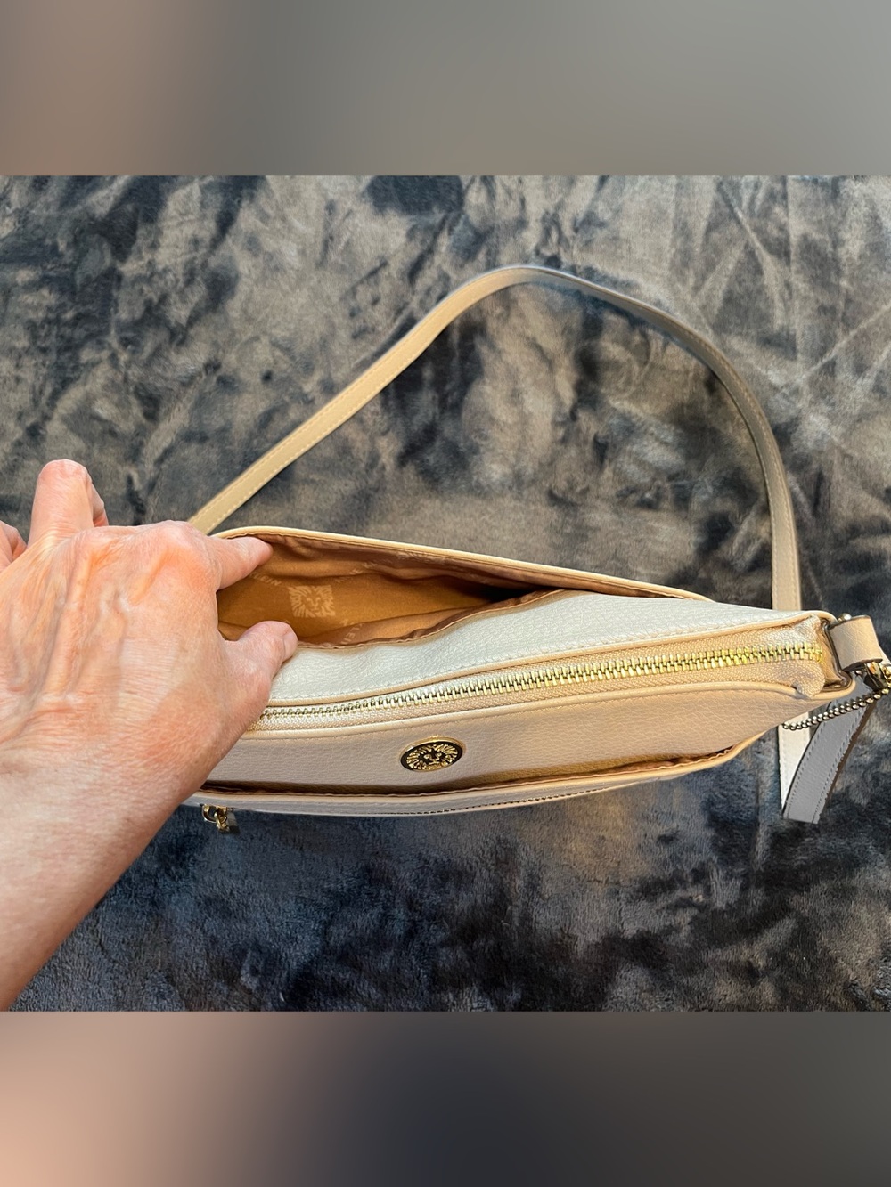 EUC Anne Klein Cream/Tan Crossbody Bag - Picture 5 of 8